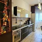 Center Easy_luxury تيرانا